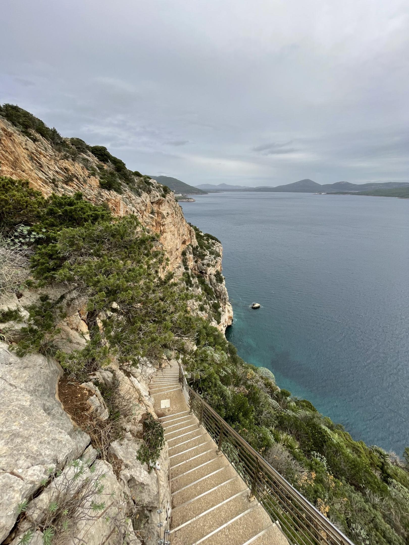 Grotta Verde di Capo Caccia: storia, geologia e come visitarla da Alghero. 5 cose da sapere 1 scalinate grotta verde